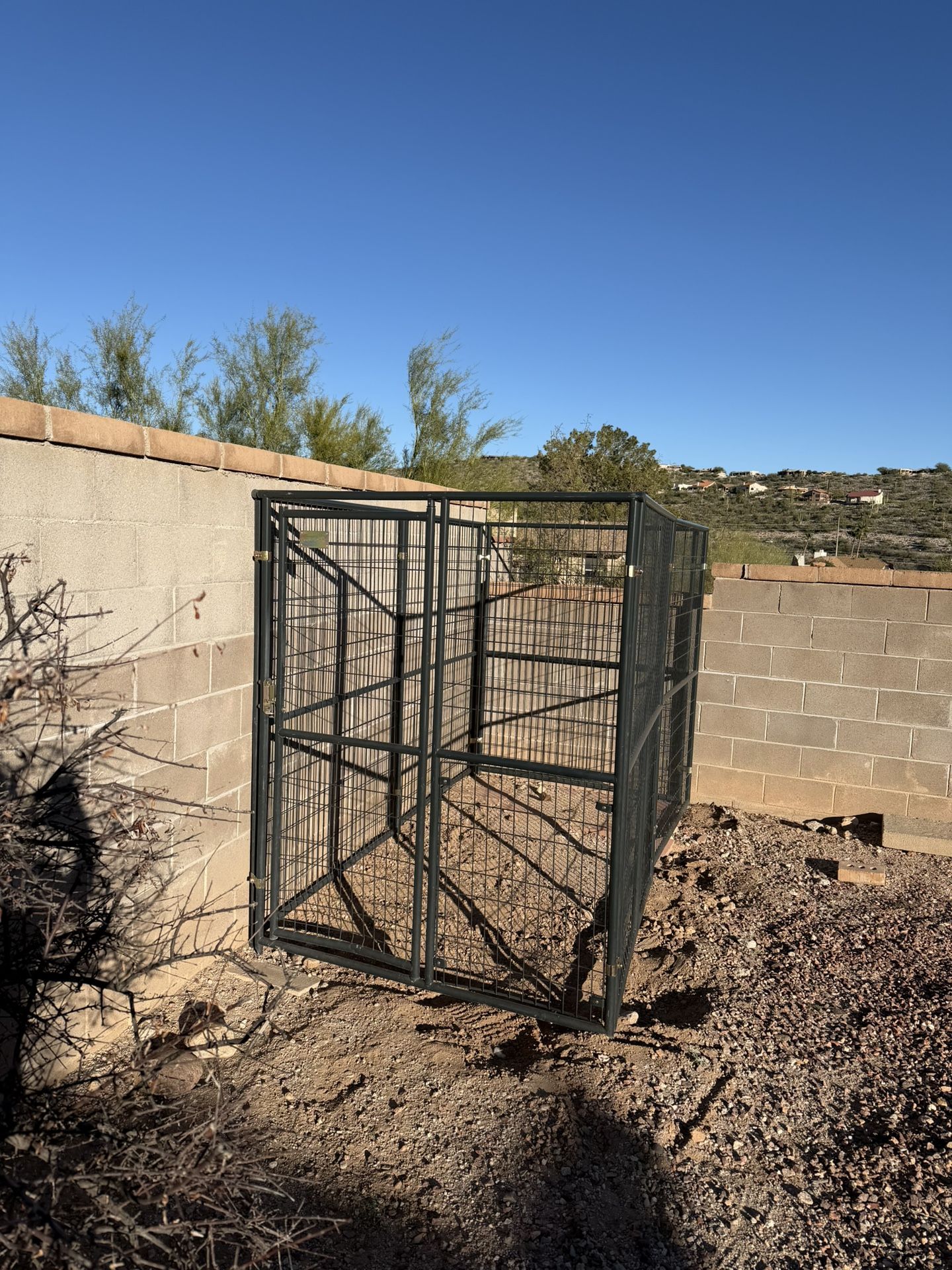 Retriever 6 ft. x 5 ft. x 10 ft. Lodge Expandable Welded Wire Dog Kennel