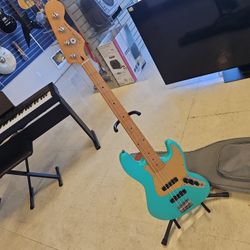Squire By Fender 4 String Electric Jazz Bass Guitar 813304-1