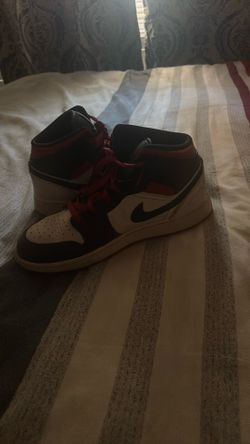 Jordan 1 mid gym