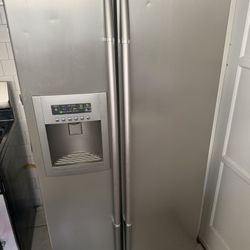 Refrigerator 