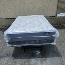 Brand New Queen Size Plush Serta Mattress And Box Spring In Plastic 