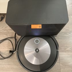 iRobot - Roomba j7+ (7550) Wi-Fi Connected Robot Vacuum with Automatic Dirt Disposal