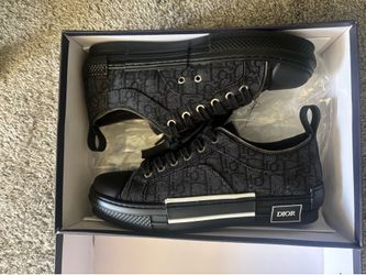 CD shoes size 10