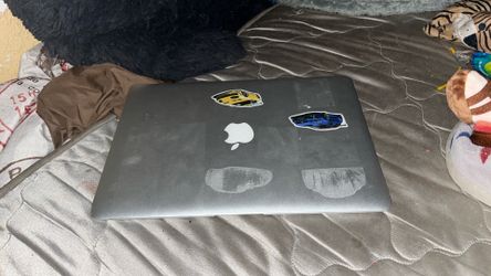 Apple MacBook Air 13 inch 2017 (READ DESCRIPTION)