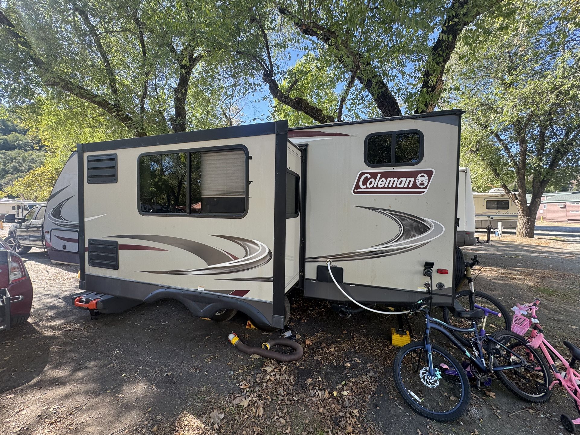 2019 Coleman light series 2425RB