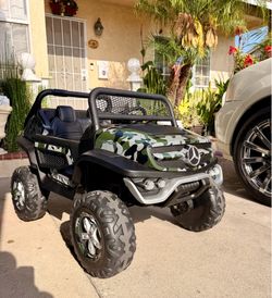 Mercedes’ Benz UNIMOG kids car