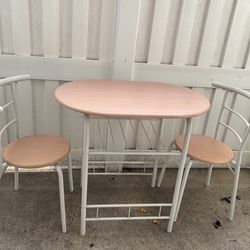 Cute table + chairs (: