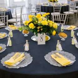 Clear Charger Plates, Navy Blue Table Cloth, Yellow Napkins 