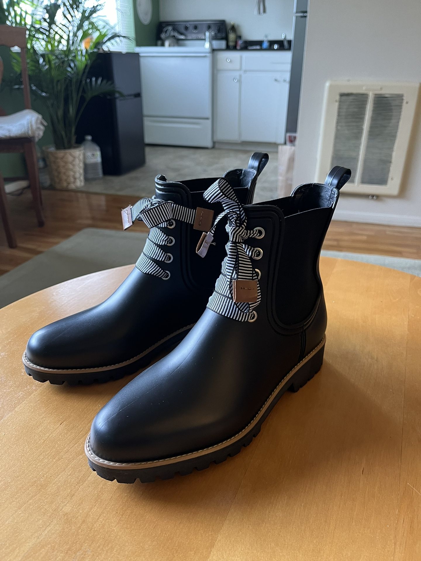 Bernardo Black Rain Boots, Size 8