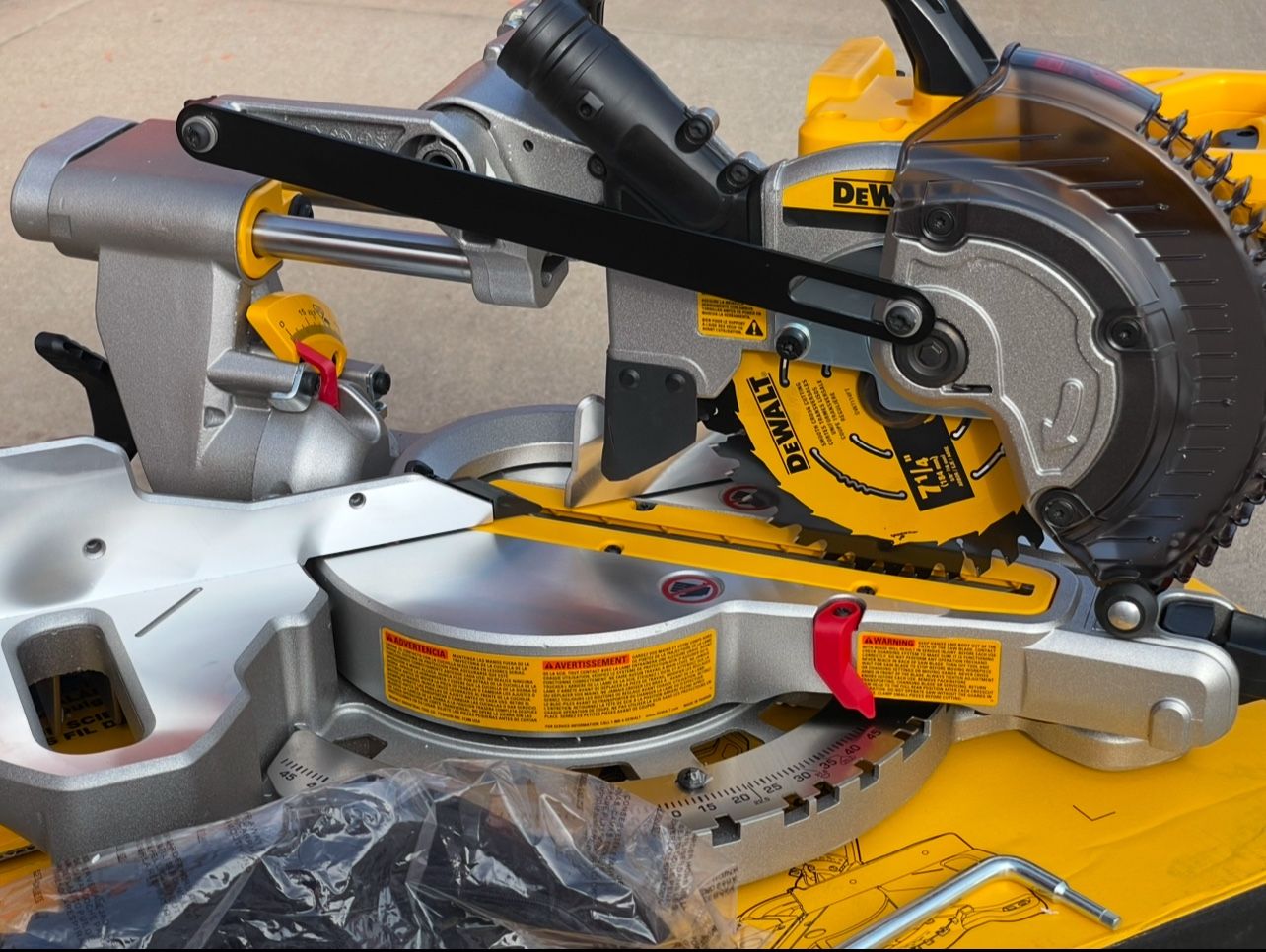 DEWALT 20V 7-1/4” Sliding Miter Saw (Tool Only)