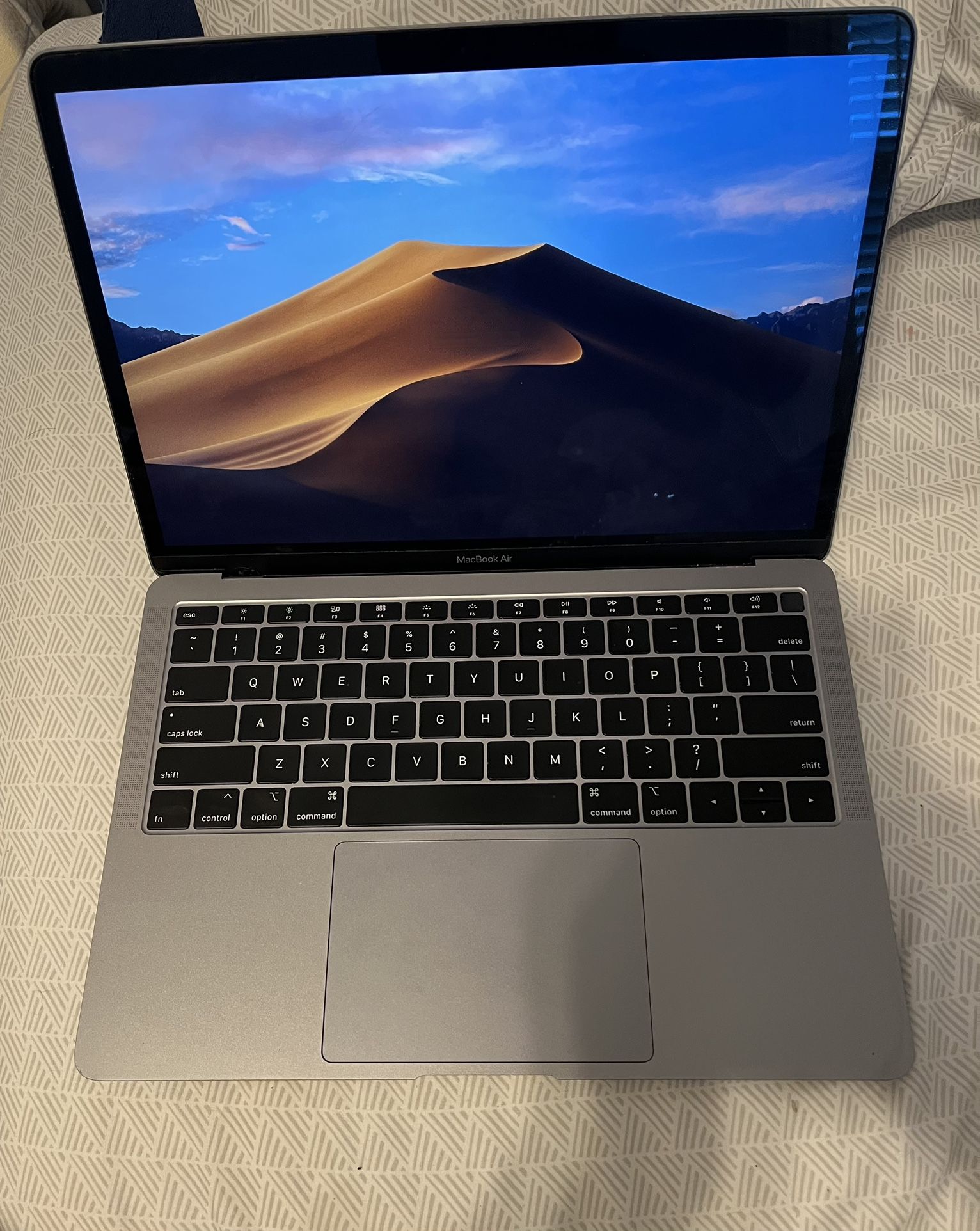 2019  MacBook Air 13.3" (256GB SSD, Intel Core i5 8th Gen., 3.60 GHz, 8GB)