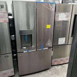 GE 3 DOOR REFRIGERATOR W ICE AND WATER DISPENSER 27.7 Cu Ft