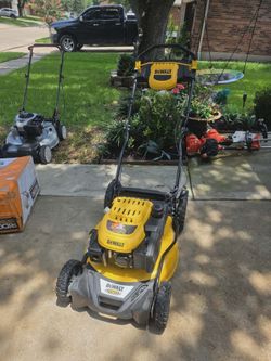 Dewalt 196cc Mower Great Condition No Bag $330 price is there firm/ en exelente estado precio firme $330 no bolsa. Precio Firme $330