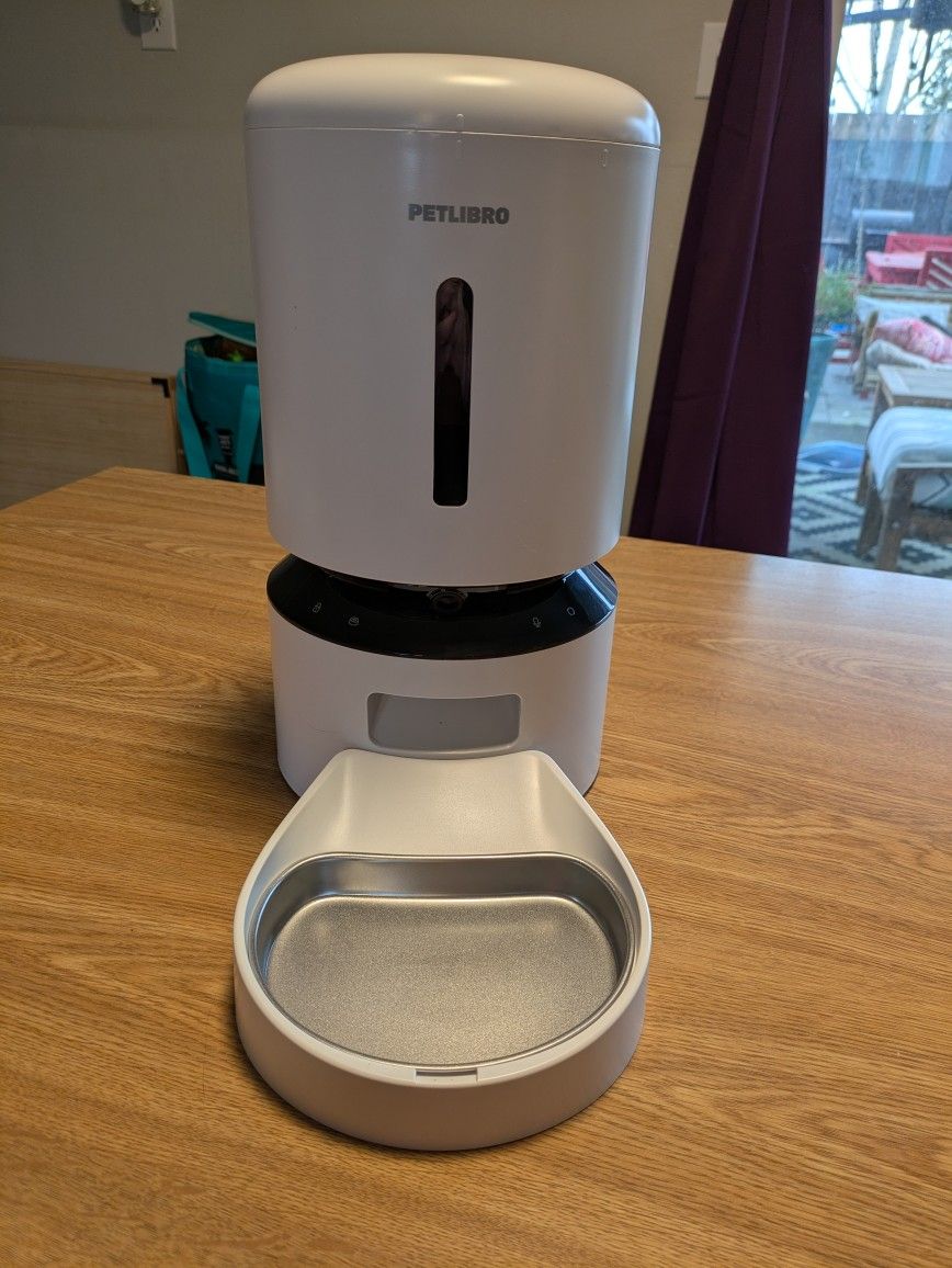 Automatic Cat Feeder With Camera