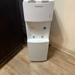 Frigidaire Water Dispenser