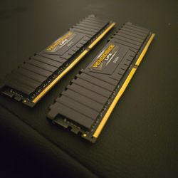 VENGEANCE DDR4 32GB (2x 16GB) Sticks