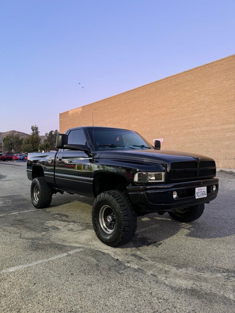 1995 Dodge Ram... Motor 5.9, V8.