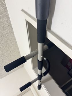 Pull up bar for doorway