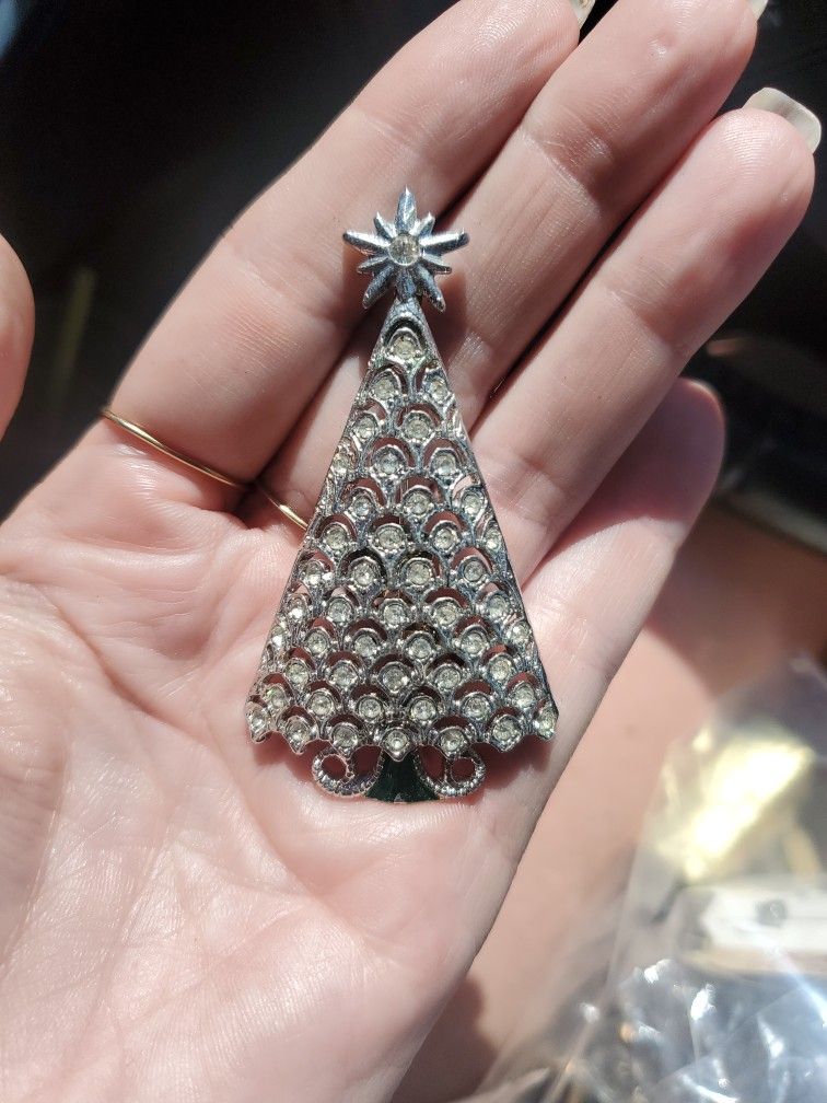 Avante Brooch