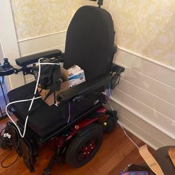 Quantum 6 Power Wheelchair 