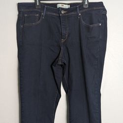 Women's Levi dark blue jeans