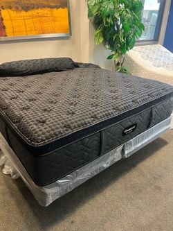 🔥simmons beautyrest black series 4 pillow top king $1500🔥