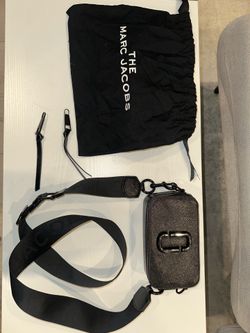 Marc Jacob’s all black hand bag *BROKEN ZIPPER*