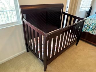 Delta Children Convertible Crib + Extra Mattress