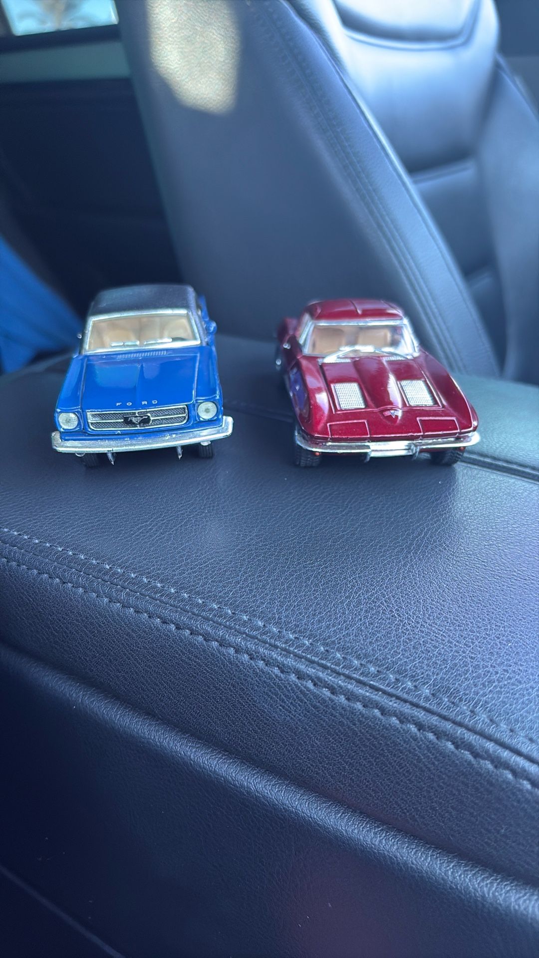 Red And Blue Collectible Cars 30$ Anle To Go Down To 24$ Max