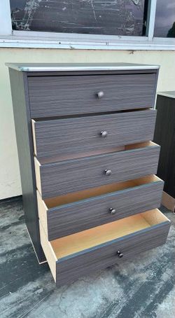 5-Drawer Chest Dresser Gray Wood Grain