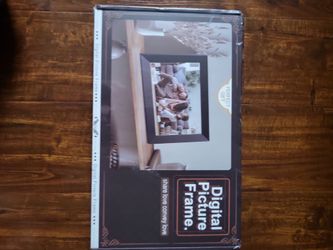 CIOWAIN SMART WIFI DIGITAL PICTURE 10.1" FRAME, NEW SEALED BOX