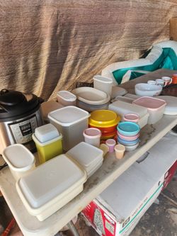 Vintage Tupperware containers with lids