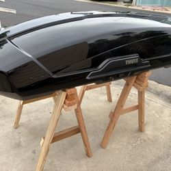 Thule Motion XT XL roof cargo carrier 