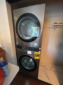 LG Washtower Gas Stacked Laundry Center with 5-cu ft Front load Washer and 7.4-cu ft Dryer