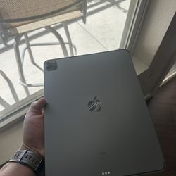 iPad Pro 12.9 Inch 5th Generation — 256GB — WiFi/cellular