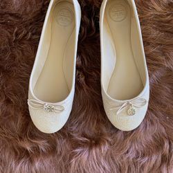 Beautiful Tory Burch logo shoes Chelsea beige 7 ballerina flats