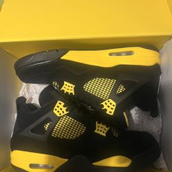 Jordan Retro 4 Thunder 