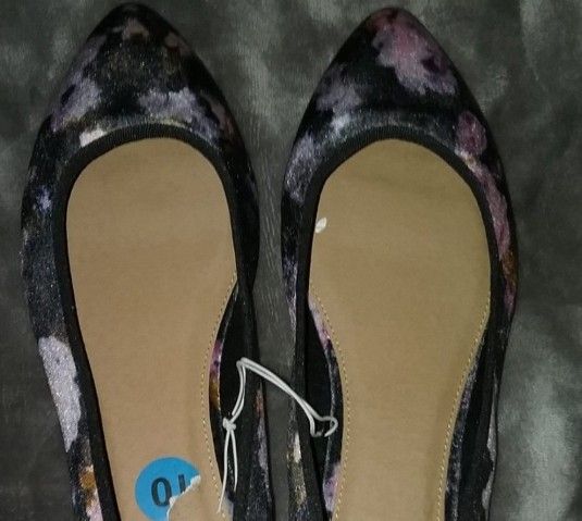 Women's Report Flats Size 10 Brand New With Tags. 