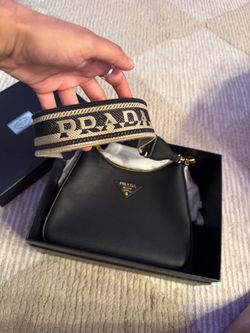Prada women’s handbag In brand new condition with authenticity card