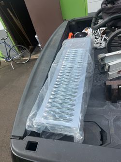 Two foldable ramps with handles