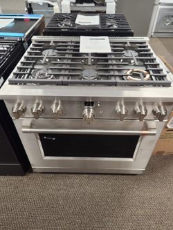 Café 36 in. 5.75 cu. ft. Smart 6 Burner Dual Fuel Range with Convection in Stainless Steel