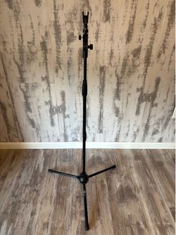 Bheringer Microphone Boom Stand