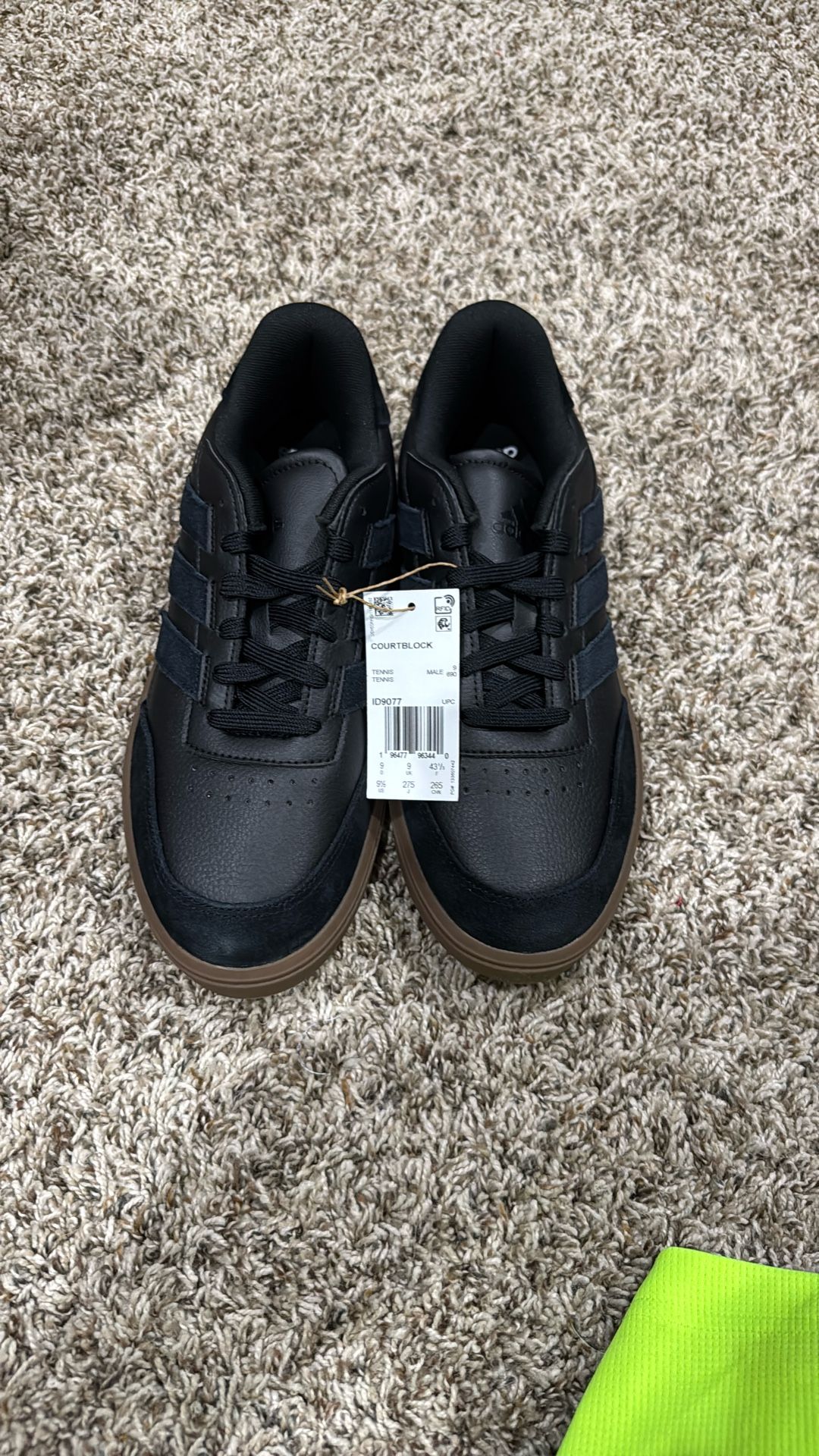 ADIDAS  COURTBLOCK  9 1/2 