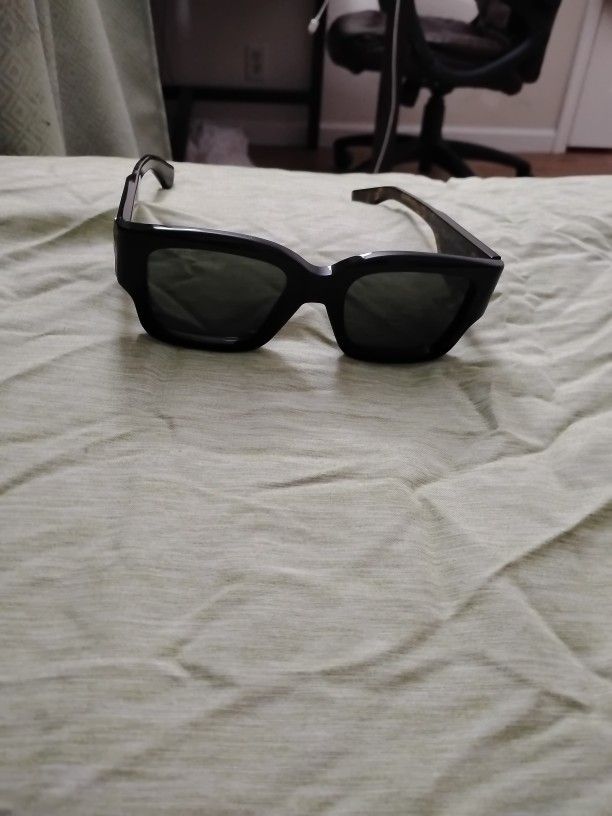 Gucci Sunglasses (GG1663S)