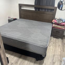 California King Mattress Bed frame And Nightstands 