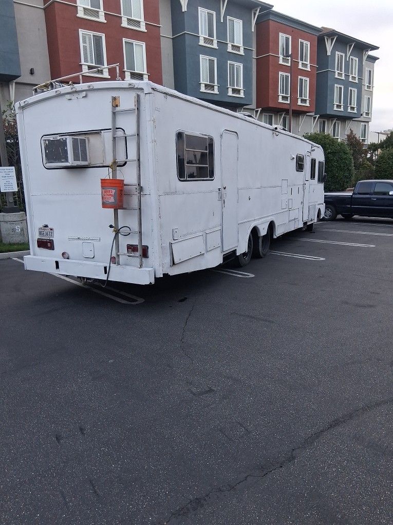 90 Bounder 40ft With Tag Axle