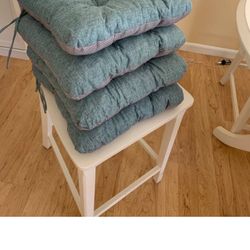 Set of beautiful cushions like new