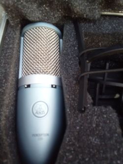 AKG PERCEPTION 220