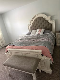 Queen bedroom set