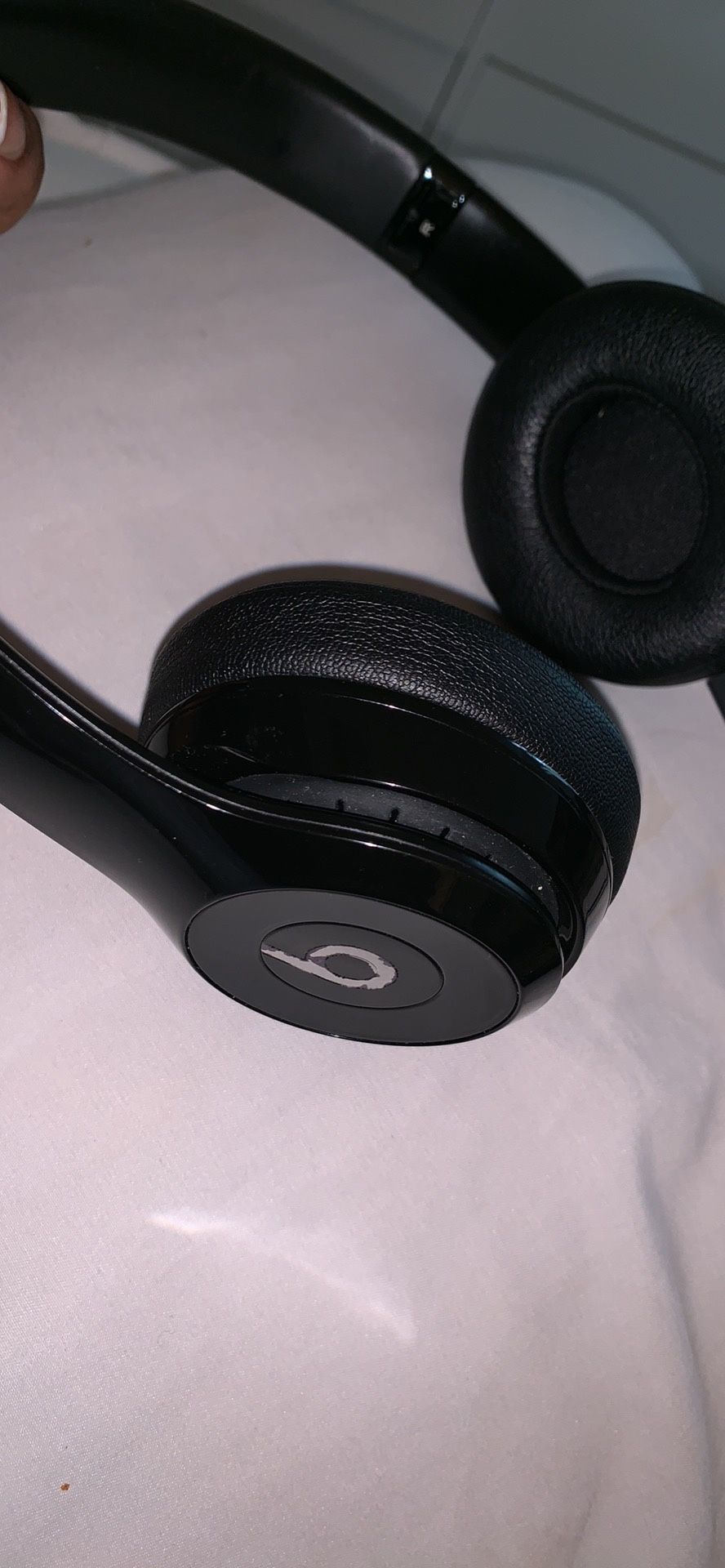 Wireless Solo 3 Black Beats with charger